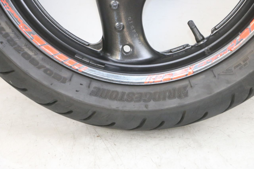 photo de ARO TRASEIRO E PNEU SUZUKI GSF N BANDIT 600 (1996 - 1999) - Zoom de qualidade