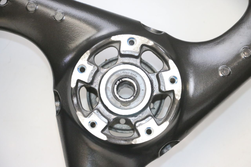 photo de ARO TRASEIRO E PNEU SUZUKI GSF N BANDIT 600 (1996 - 1999) - Vista principal