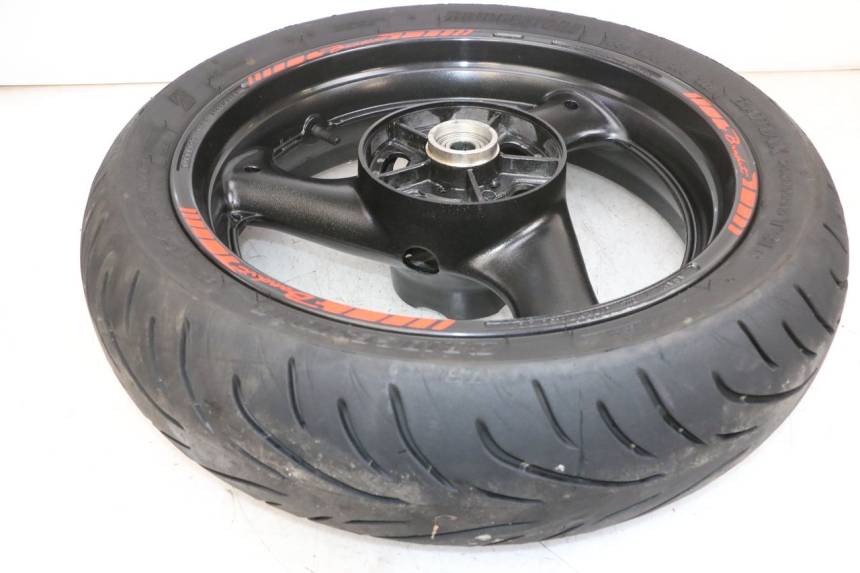 photo de ARO TRASEIRO E PNEU SUZUKI GSF N BANDIT 600 (1996 - 1999) - Pontos de fixação