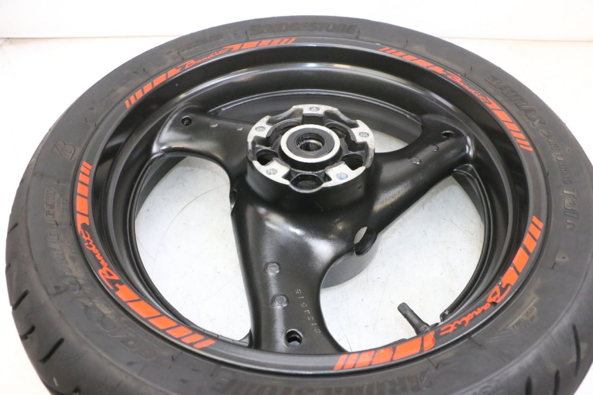 photo de ARO TRASEIRO E PNEU SUZUKI GSF N BANDIT 600 (1996 - 1999) - Estado da superfície