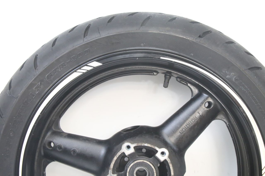 photo de ARO TRASEIRO E PNEU SUZUKI GSF S BANDIT 600 (2000 - 2004) - Outro ângulo de visão