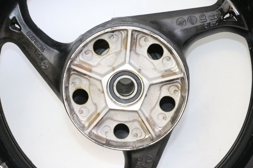 photo de ARO TRASEIRO E PNEU SUZUKI GSR 750 (2011 - 2017) - Ângulo alternativo