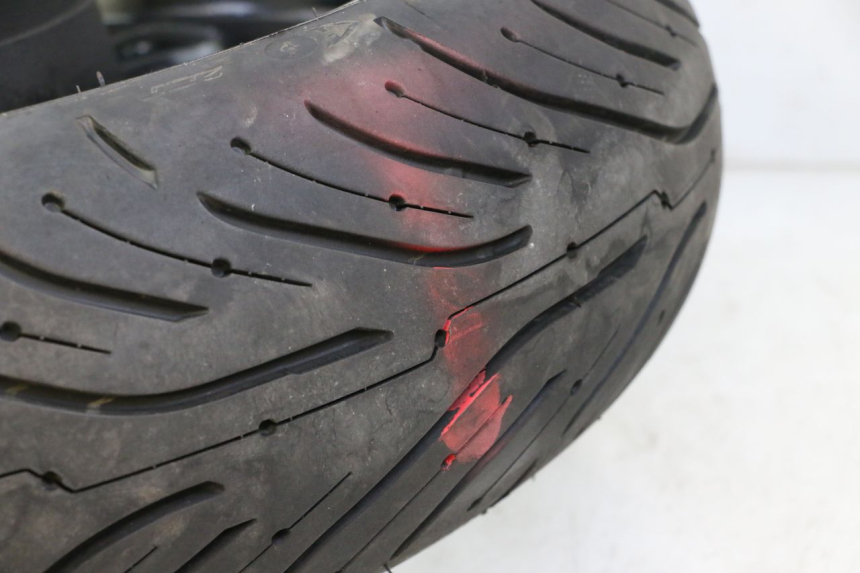 photo de ARO TRASEIRO E PNEU SUZUKI GSR 750 (2011 - 2017) - Outro ângulo de visão