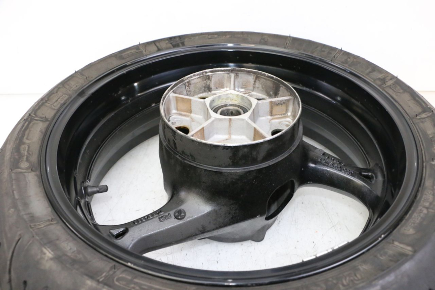 photo de ARO TRASEIRO E PNEU SUZUKI GSR 750 (2011 - 2017) - Vista geral