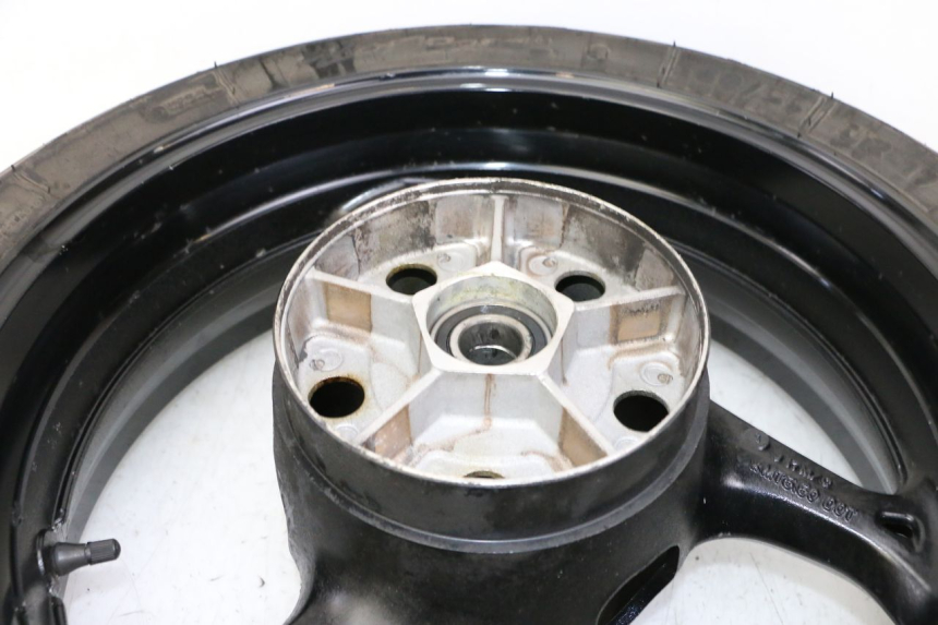photo de ARO TRASEIRO E PNEU SUZUKI GSR 750 (2011 - 2017) - Estado da superfície