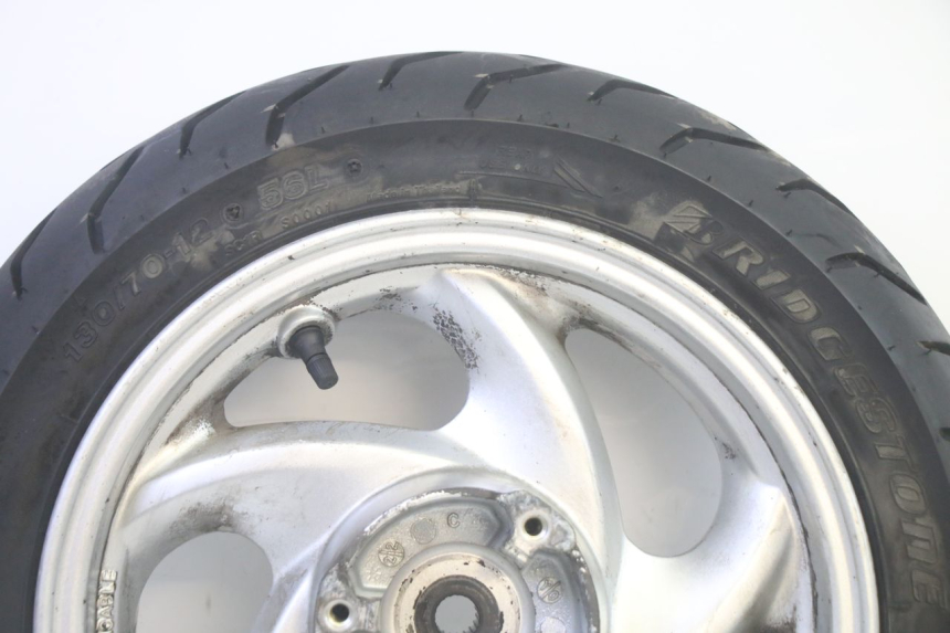 photo de ARO TRASEIRO E PNEU SYM GTS EVO 125 (2009 - 2013) - Detalhe da peça
