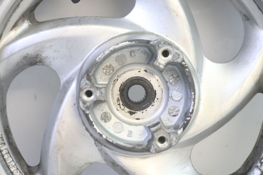 photo de ARO TRASEIRO E PNEU SYM GTS EVO 125 (2009 - 2013) - Outro ângulo de visão