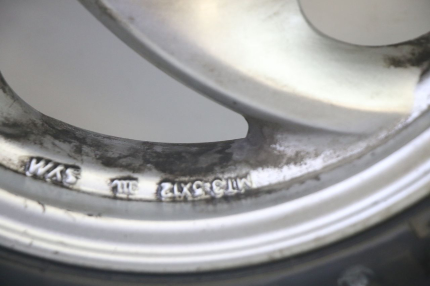 photo de ARO TRASEIRO E PNEU SYM GTS EVO 125 (2009 - 2013) - Estado da superfície
