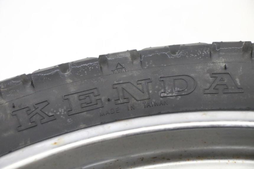 photo de ARO TRASEIRO E PNEU KYMCO STRYKER OFF ROAD 125 (1999 - 2005) - Vista de perto