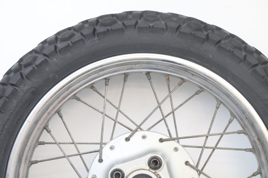 photo de ARO TRASEIRO E PNEU KYMCO STRYKER OFF ROAD 125 (1999 - 2005) - Zoom do estado de desgaste