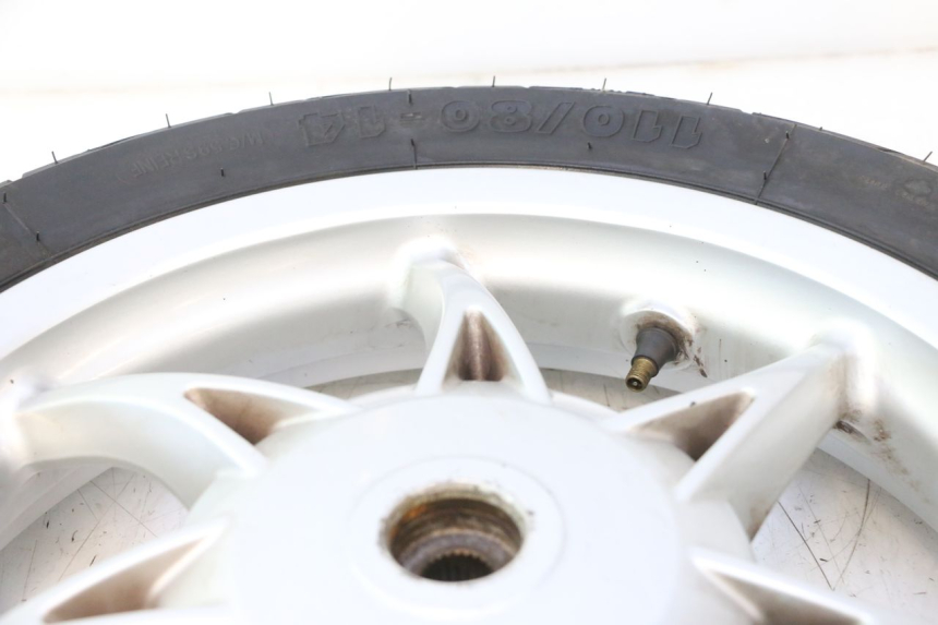 photo de ARO TRASEIRO E PNEU PIAGGIO LIBERTY IGET S 125 (2016 - 2020) - Detalhes característicos
