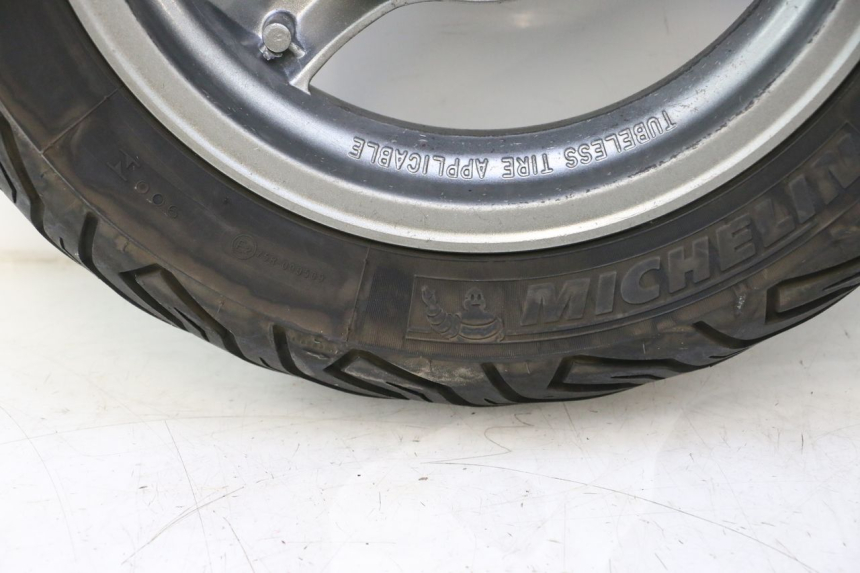 photo de ARO TRASEIRO E PNEU KYMCO MOVIE S 125 (2009 - 2018) - Detalhes característicos