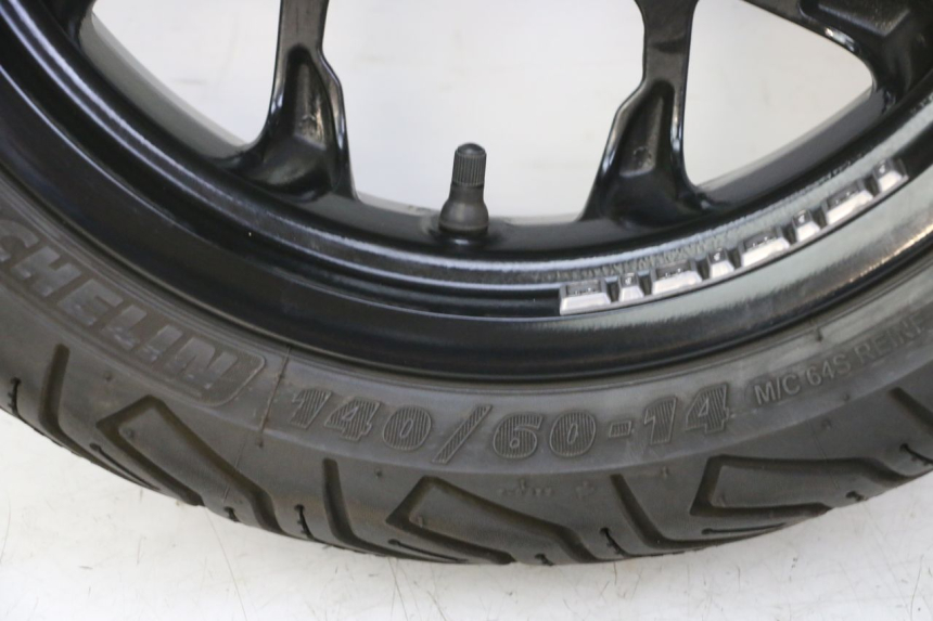 photo de ARO TRASEIRO E PNEU PIAGGIO MP3 HPE 310 (2024 - 2025) - Peça verificada