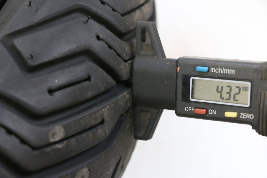 photo de ARO TRASEIRO E PNEU PIAGGIO MP3 HPE 300 (2019 - 2026) - Detalhe da peça