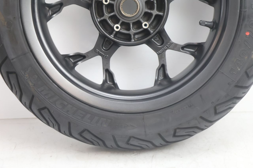 photo de RODA TRASEIRA E PNEU PIAGGIO MP3 HPE 530 (2022 - 2026) - Ampliação dos componentes