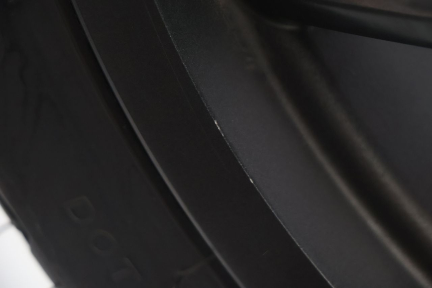 photo de RODA TRASEIRA E PNEU PIAGGIO MP3 HPE 530 (2022 - 2026) - Outro ângulo de visão