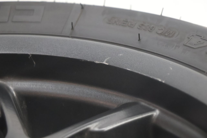 photo de RODA TRASEIRA E PNEU PIAGGIO MP3 HPE 530 (2022 - 2026) - Estado da superfície