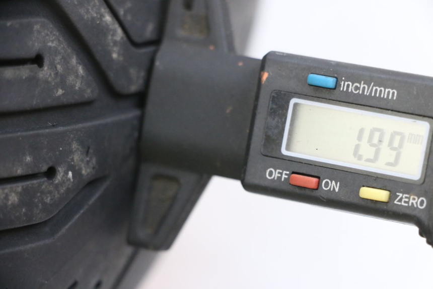 photo de ARO TRASEIRO E PNEU PIAGGIO MP3 500 (2016 - 2018) - Detalhe da peça
