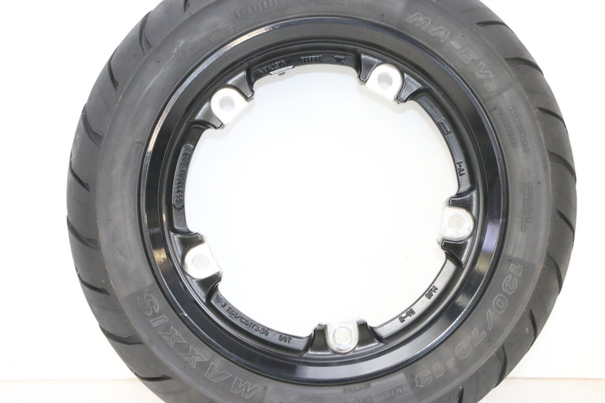 photo de ARO TRASEIRO E PNEU YAMAHA NEO'S CORE 1 (2022 - 2026) - Pontos de fixação
