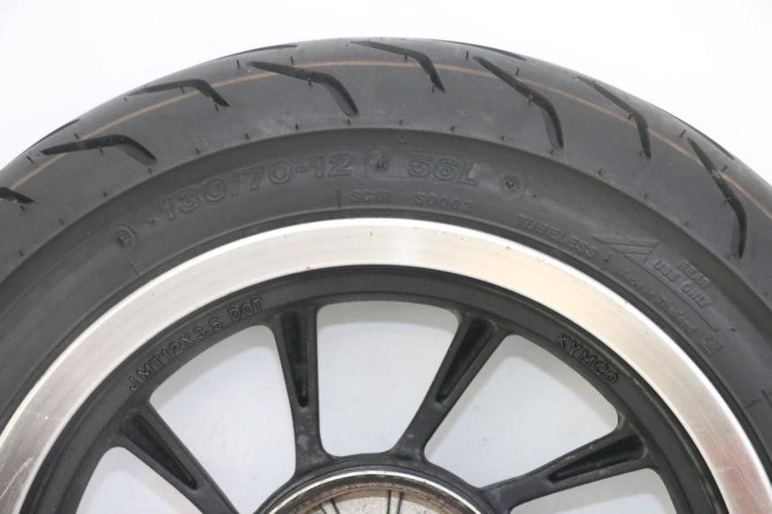 photo de ARO TRASEIRO E PNEU KYMCO LIKE 4T 50 (2019 - 2025) - Detalhes característicos