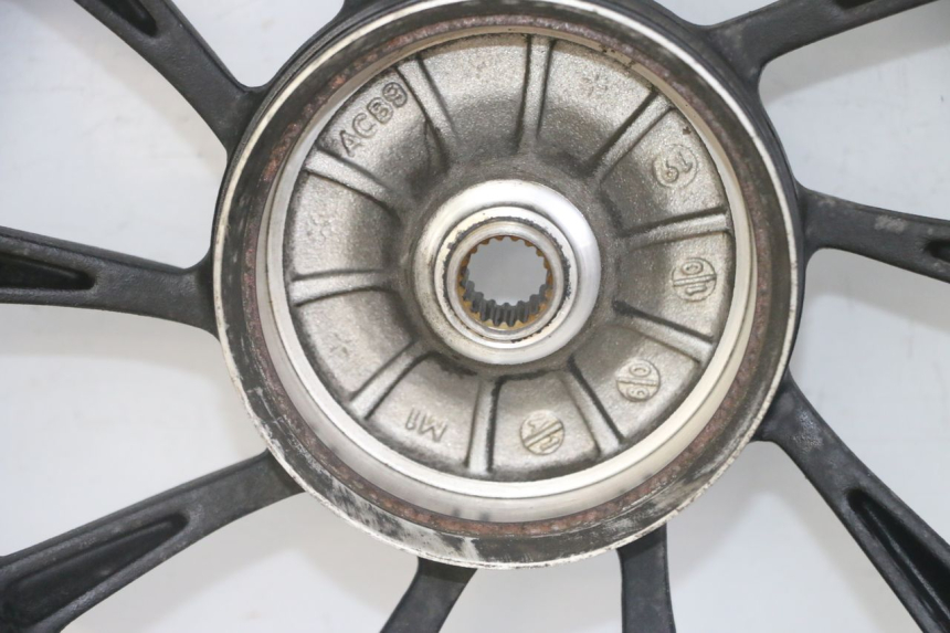 photo de ARO TRASEIRO E PNEU KYMCO LIKE 4T 50 (2019 - 2025) - Ampliação dos componentes