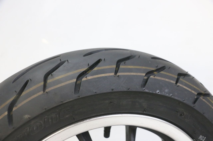 photo de ARO TRASEIRO E PNEU KYMCO LIKE 4T 50 (2019 - 2025) - Zoom do estado de desgaste