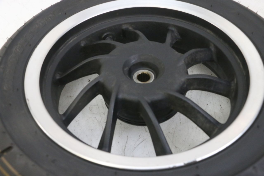 photo de ARO TRASEIRO E PNEU KYMCO LIKE 4T 50 (2019 - 2025) - Pontos de fixação