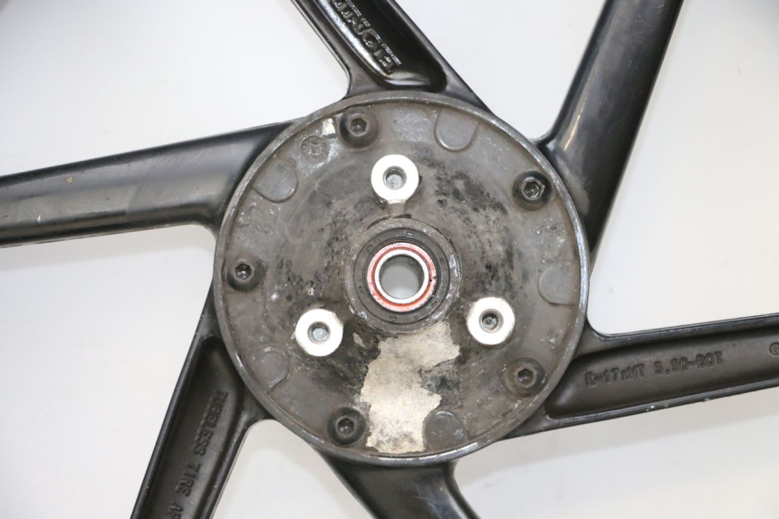 photo de ARO TRASEIRO E PNEU HONDA NSR R 125 (1994 - 2003) - Vista de perto