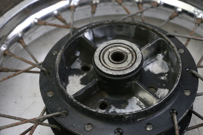 photo de ARO TRASEIRO E PNEU YAMAHA PW 80 (1983 - 2014) - Detalhe da peça