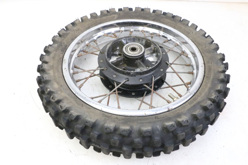 photo de ARO TRASEIRO E PNEU YAMAHA PW 80 (1983 - 2014) - Detalhes característicos