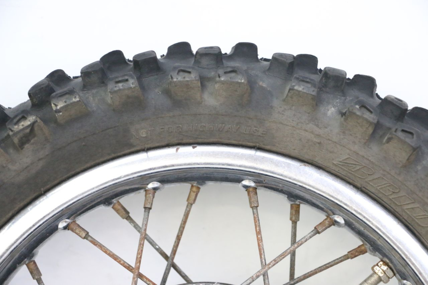photo de ARO TRASEIRO E PNEU YAMAHA PW 80 (1983 - 2014) - Estrutura - ampliação