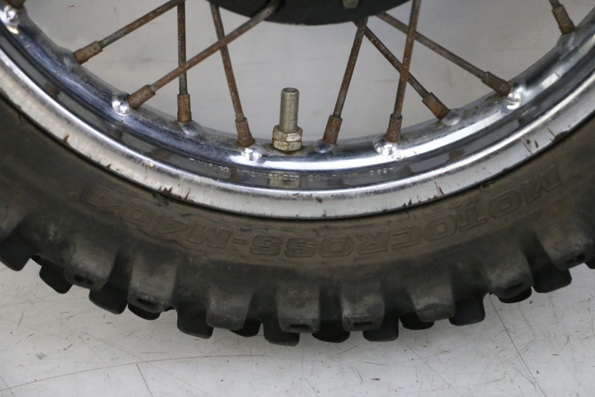photo de ARO TRASEIRO E PNEU YAMAHA PW 80 (1983 - 2014) - Zoom de qualidade