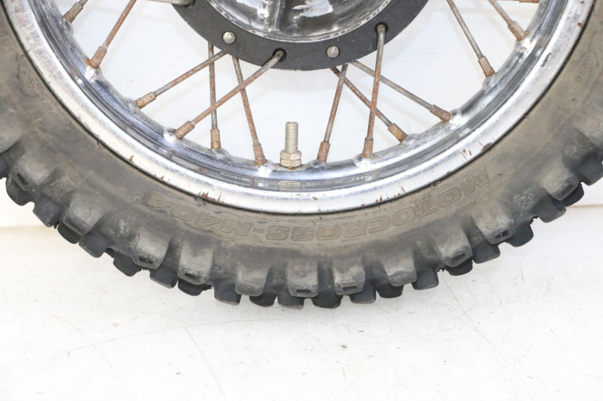 photo de ARO TRASEIRO E PNEU YAMAHA PW 80 (1983 - 2014) - Detalhe da peça