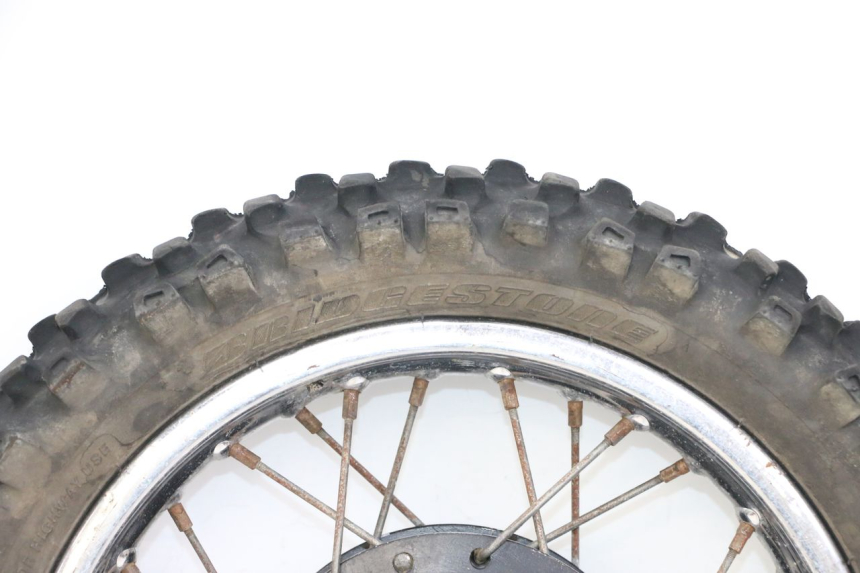 photo de ARO TRASEIRO E PNEU YAMAHA PW 80 (1983 - 2014) - Zoom do estado de desgaste