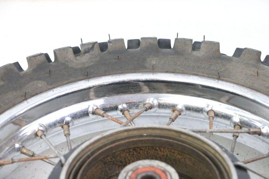 photo de ARO TRASEIRO E PNEU YAMAHA PW 80 (1983 - 2014) - Pontos de fixação
