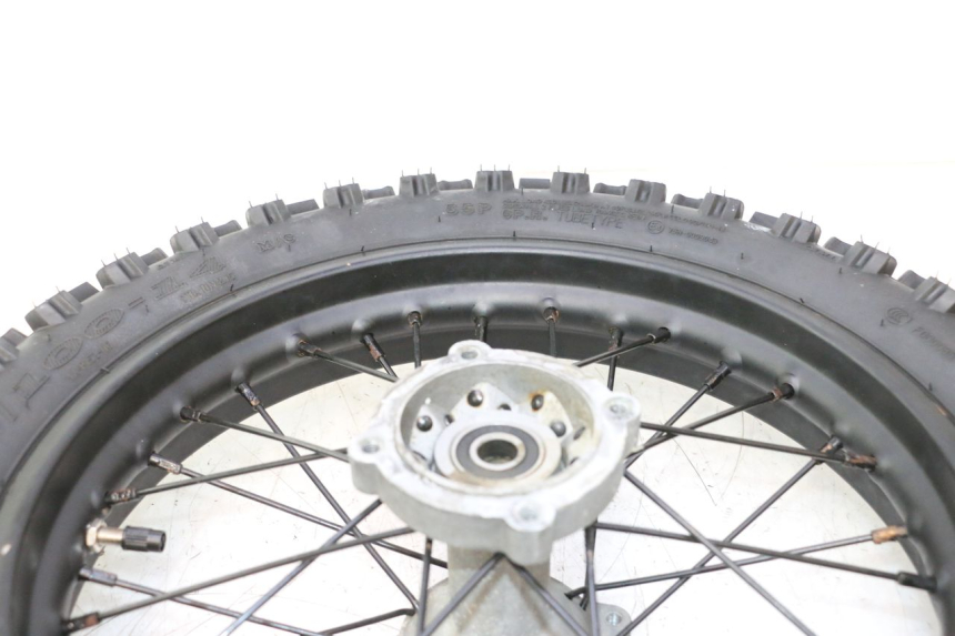 photo de ARO TRASEIRO E PNEU APOLLO RFZ 125 - Detalhes característicos