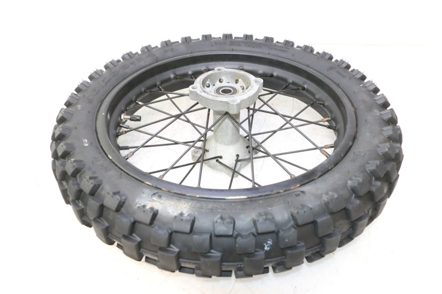photo de ARO TRASEIRO E PNEU APOLLO RFZ 125 - Vista de perto