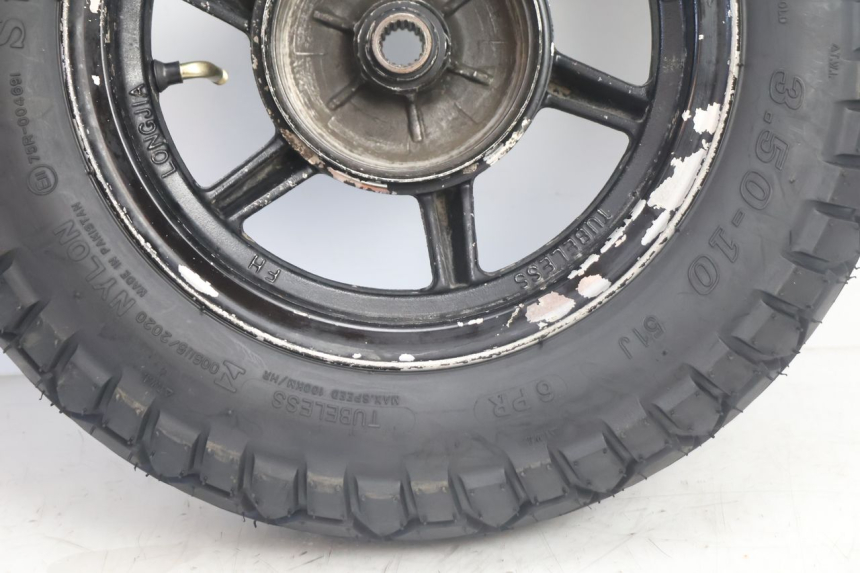 photo de ARO TRASEIRO E PNEU TNT MOTOR ROMA 10' 2T 50 (2011 - 2018) - Detalhes característicos