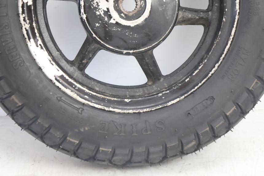 photo de ARO TRASEIRO E PNEU TNT MOTOR ROMA 10' 2T 50 (2011 - 2018) - Zoom do estado de desgaste