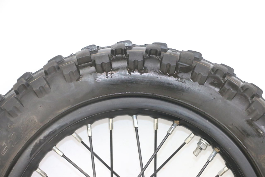 photo de ARO TRASEIRO E PNEU APOLLO RXF 125 - Vista de perto