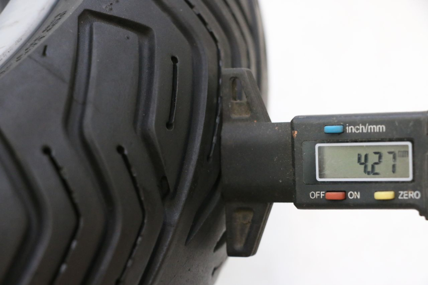 photo de ARO TRASEIRO E PNEU PEUGEOT SATELIS 125 (2006 - 2009) - Detalhe da peça