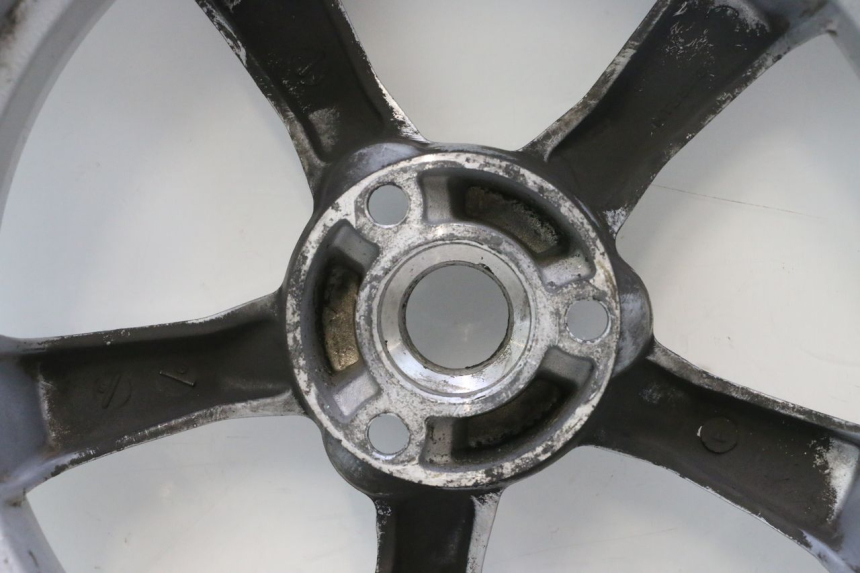 photo de ARO TRASEIRO E PNEU PEUGEOT SATELIS 125 (2013 - 2018) - Vista de perto
