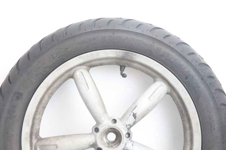 photo de ARO TRASEIRO E PNEU APRILIA SCARABEO GT 125 (1999 - 2007) - Detalhe da peça