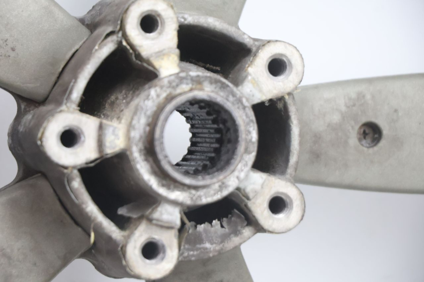photo de ARO TRASEIRO E PNEU APRILIA SCARABEO GT 125 (1999 - 2007) - Detalhes característicos