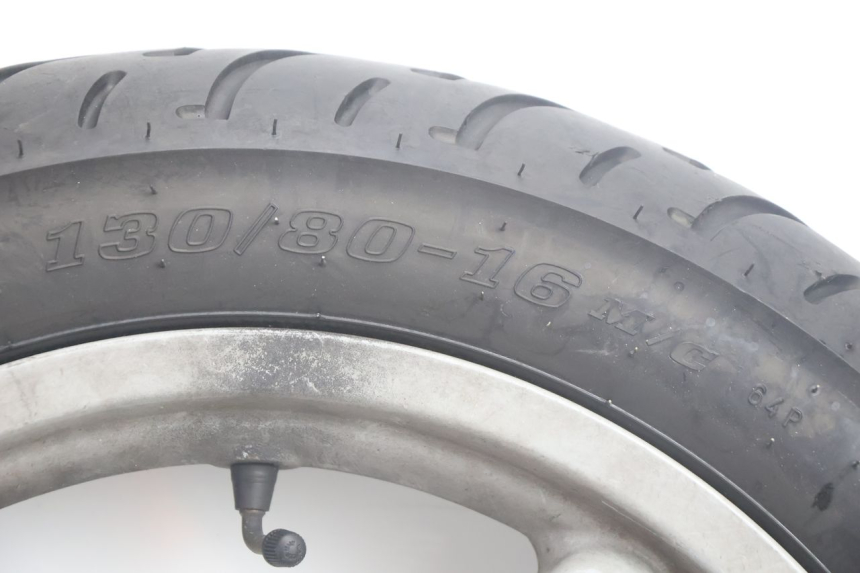 photo de ARO TRASEIRO E PNEU APRILIA SCARABEO GT 125 (1999 - 2007) - Vista de perto