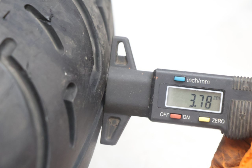 photo de ARO TRASEIRO E PNEU APRILIA SCARABEO GT 125 (1999 - 2007) - Inspeção visual