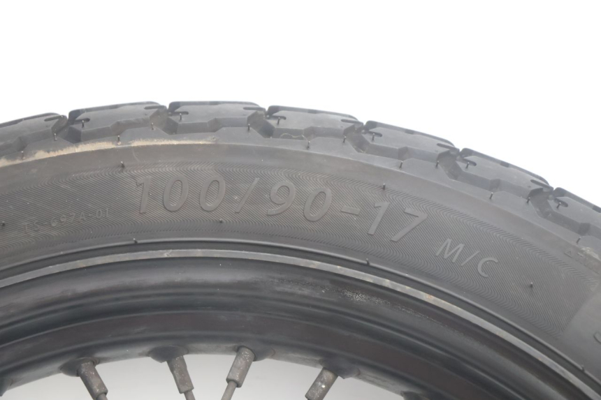 photo de ARO TRASEIRO E PNEU MASH SEVENTY FIVE 125 (2013 - 2021) - Detalhes característicos