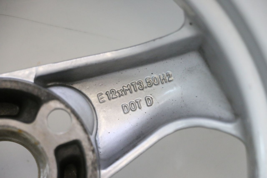 photo de ARO TRASEIRO E PNEU PEUGEOT SPEEDFIGHT LC 50 (1996 - 2002) - Detalhes característicos