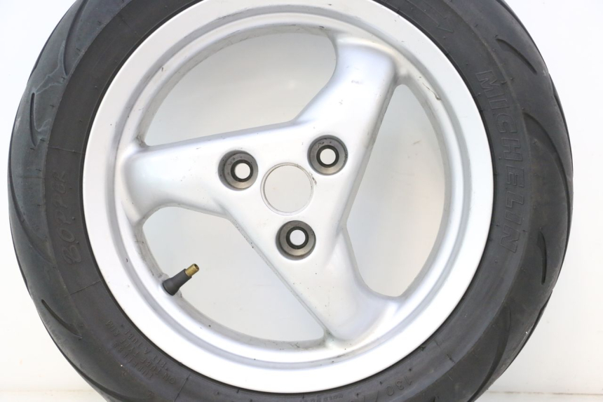 photo de ARO TRASEIRO E PNEU PEUGEOT SPEEDFIGHT LC 50 (1996 - 2002) - Vista de perto