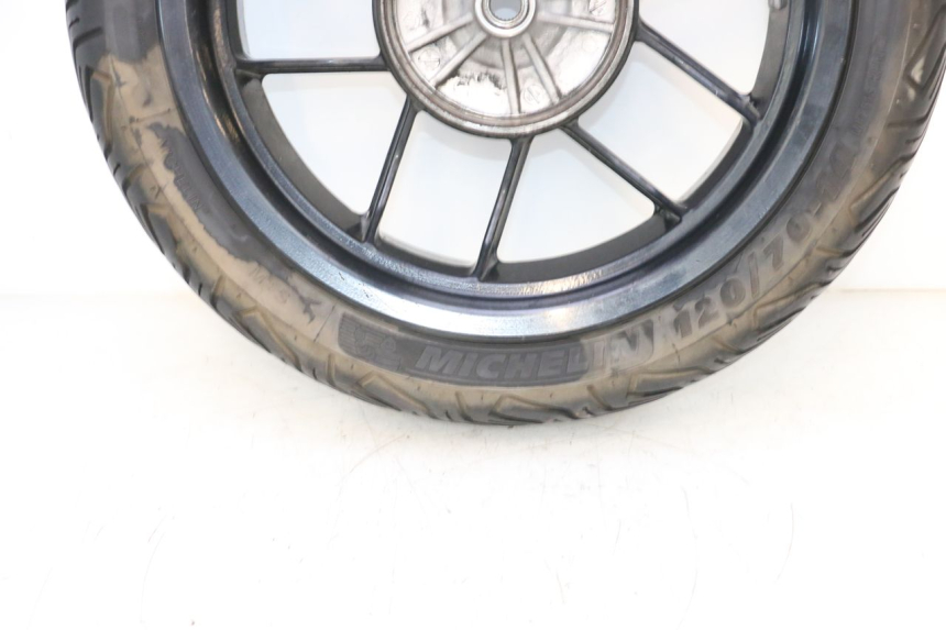 photo de ARO TRASEIRO E PNEU APRILIA SR MOTARD 50 (2012 - 2018) - Zoom do estado de desgaste